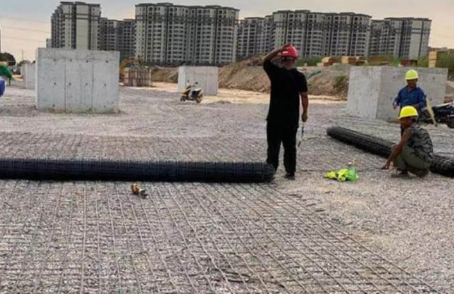 泰来土工格栅铺设前地基要怎么处理？